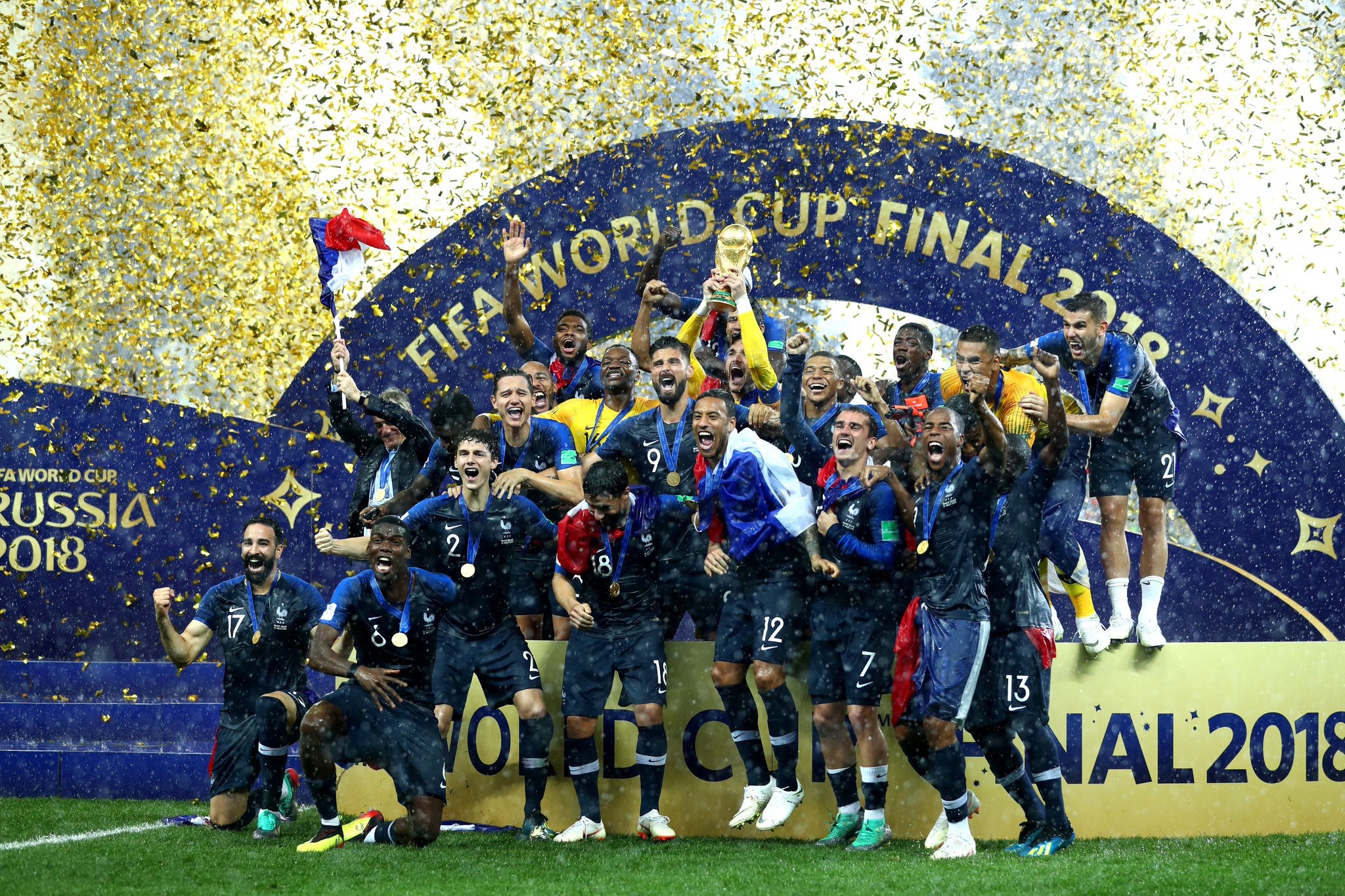 2026世界杯，看台上母亲为儿子加油的催泪横幅